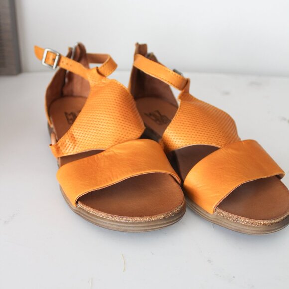 Miz Mooz Mari Sandals in Ochre NEW NIB Size 39 - Picture 8 of 8